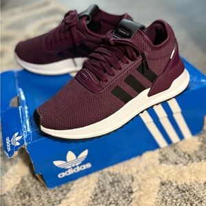 U_Path X W adidas  Sneakers